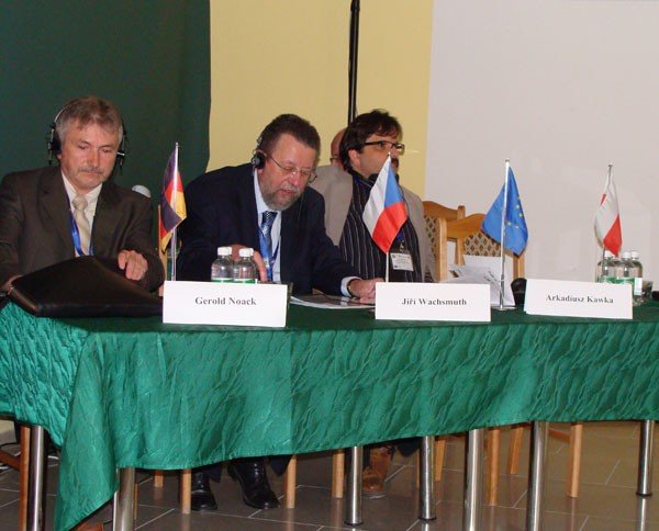 ratownicy-medyczni-wymieniaja-doswiadczenia-27327