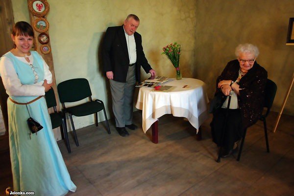 wyszywane-obrazy-w-sredniowiecznych-klimatach-27364