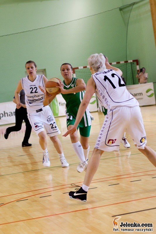 przegrana-koszykarek-na-zakonczenie-sezonu-foto-27371