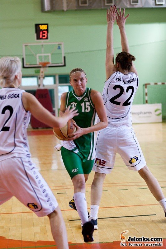 przegrana-koszykarek-na-zakonczenie-sezonu-foto-27371