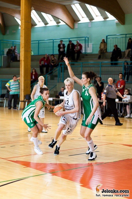 przegrana-koszykarek-na-zakonczenie-sezonu-foto-27371