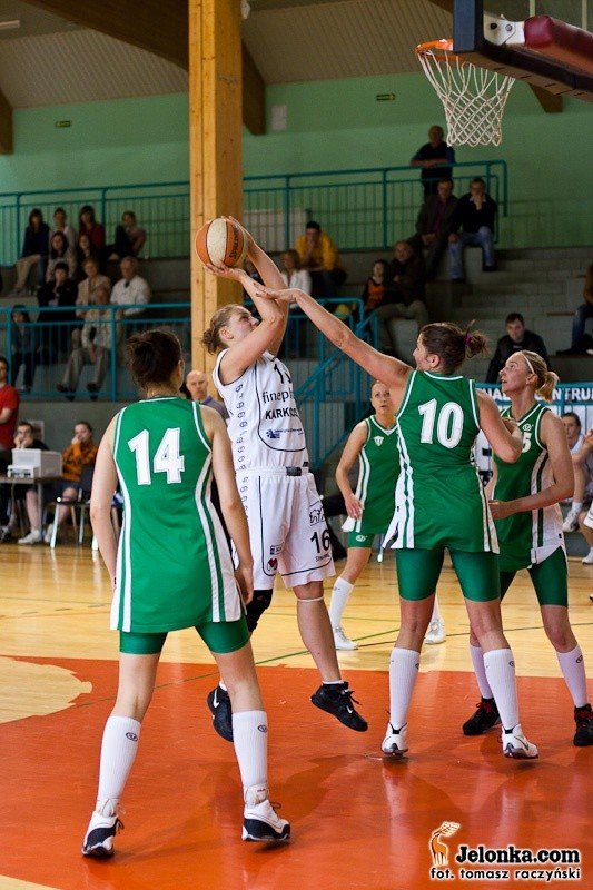 przegrana-koszykarek-na-zakonczenie-sezonu-foto-27371
