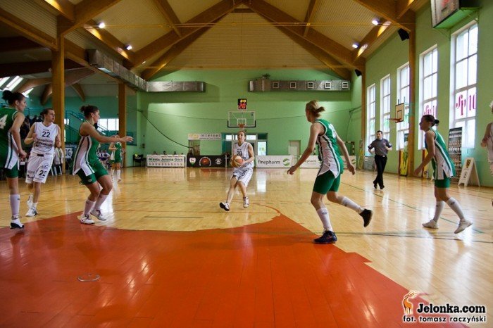 przegrana-koszykarek-na-zakonczenie-sezonu-foto-27371