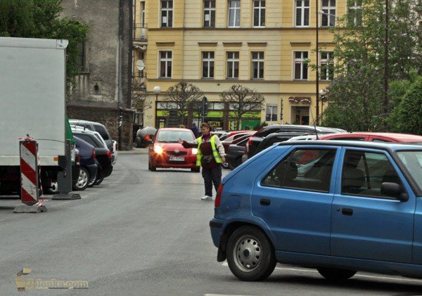 Parkingowi popracują dłużej niż pierowotnie planowano.