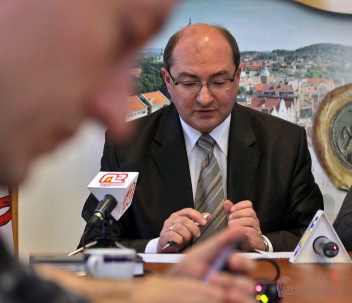 Marek Obrębalski podczas wczorajszej konferencji prasowej.
