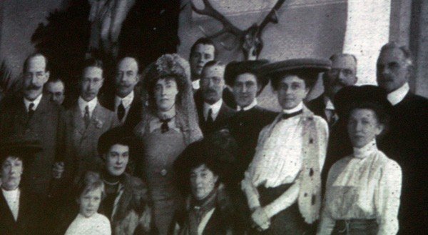 ludzkie-sekrety-poteznej-warowni-27589