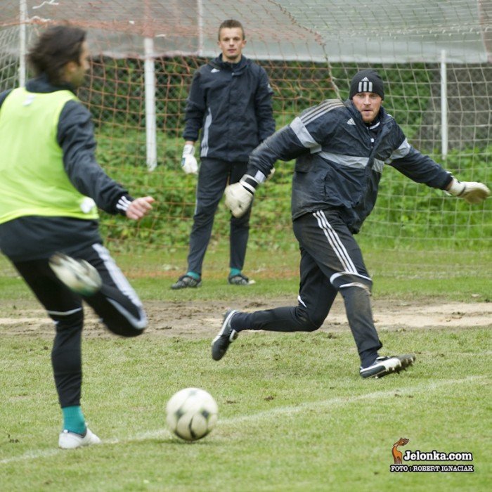 gks-bechatow-trenowa-na-boisku-kksu-27709