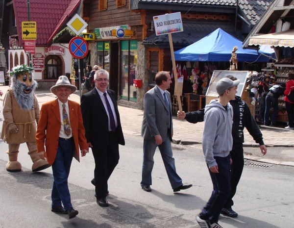 paradowali-w-soncu-przez-szklarska-porebe-27790