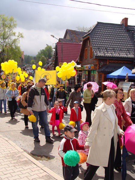 paradowali-w-soncu-przez-szklarska-porebe-27790
