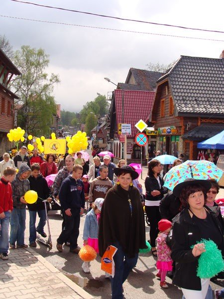 paradowali-w-soncu-przez-szklarska-porebe-27790