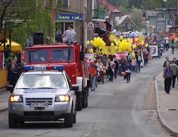 paradowali-w-soncu-przez-szklarska-porebe-27790