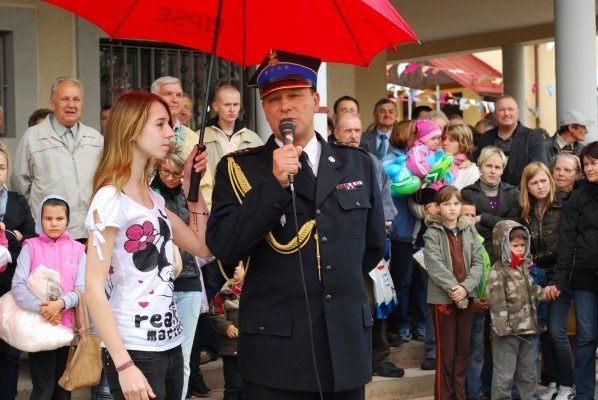 rodzinnie-na-festynie-u-ksiedza-steca-27955