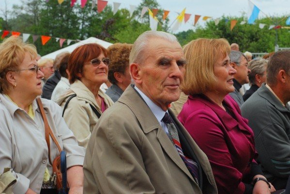 rodzinnie-na-festynie-u-ksiedza-steca-27955