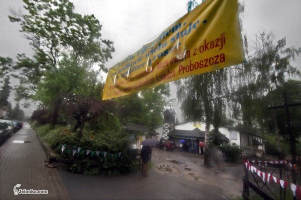 deszcz-zmy-procesje-na-boze-ciao-28017