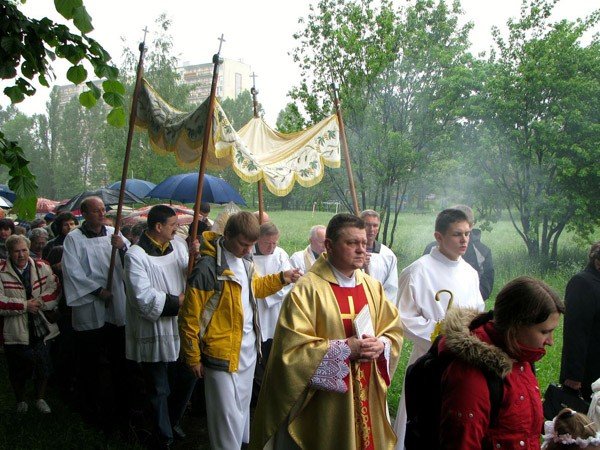 deszcz-zmy-procesje-na-boze-ciao-28017