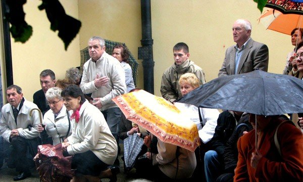 deszcz-zmy-procesje-na-boze-ciao-28017