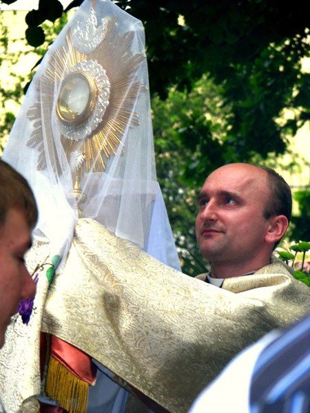 deszcz-zmy-procesje-na-boze-ciao-28017