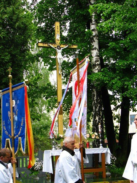 deszcz-zmy-procesje-na-boze-ciao-28017