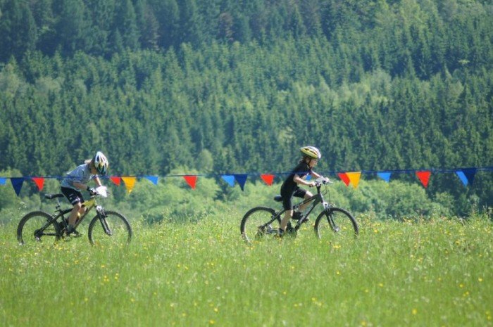 rodzinne-sciganie-na-ysej-gorze-28100