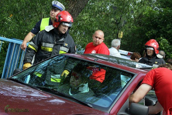 bardzo-grozny-wypadek-pozorowany-28131