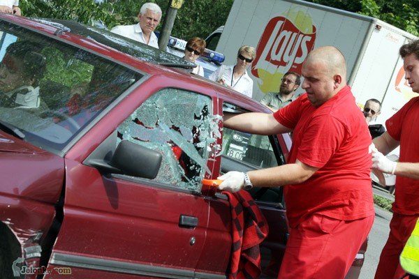 bardzo-grozny-wypadek-pozorowany-28131