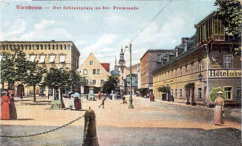 Koniec XIX wieku na Schlossplatz. Na pierwszym planie sporne dziś słupki usunięte podczas remontu.