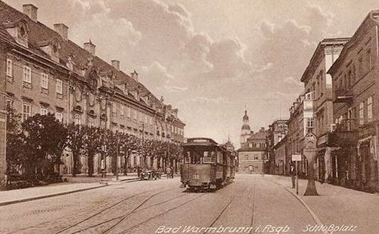 Przystanek tramwajowy przy siedzibie Schaffgotschów: zainteresowanie pasażerów niewielkie.