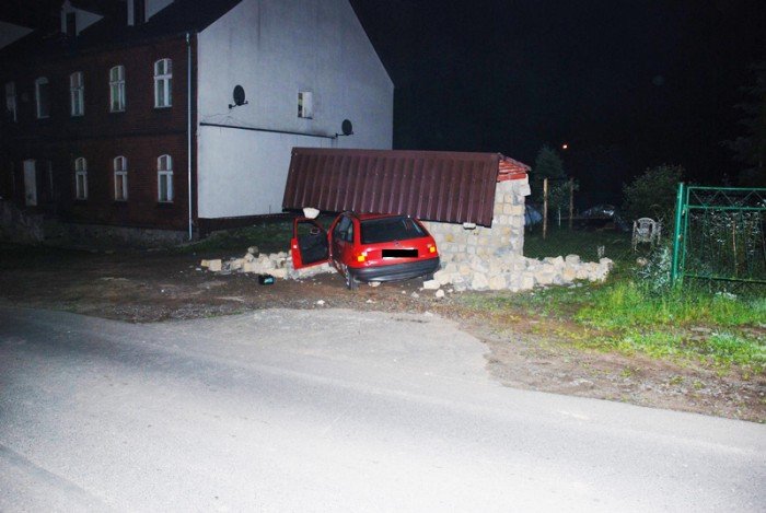 rozbi-przystanek-wasnie-zbudowany-28213