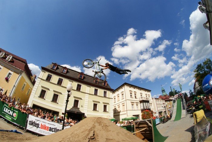 dirt-town-na-placu-ratuszowym-28257