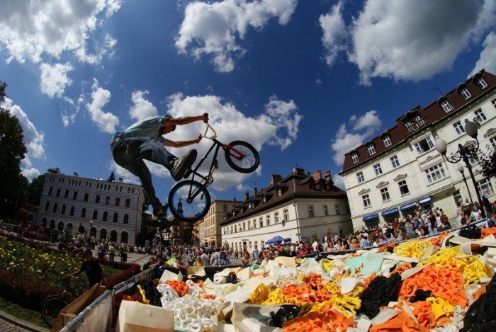 dirt-town-na-placu-ratuszowym-28257