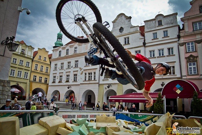ekstremalna-jazda-na-rowerach-w-centrum-miasta-28303