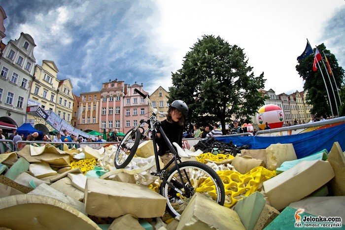 ekstremalna-jazda-na-rowerach-w-centrum-miasta-28303
