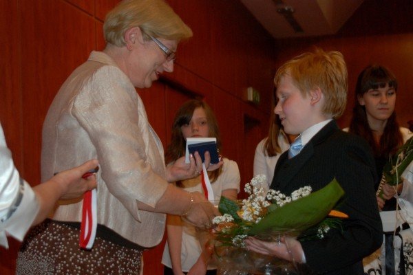 z-muzyka-i-czerwona-roza-do-lata-28357