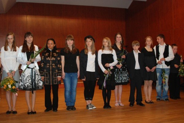 z-muzyka-i-czerwona-roza-do-lata-28357