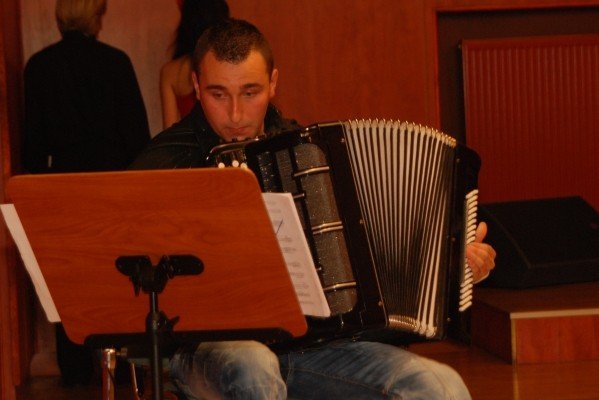 z-muzyka-i-czerwona-roza-do-lata-28357