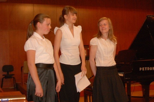 z-muzyka-i-czerwona-roza-do-lata-28357