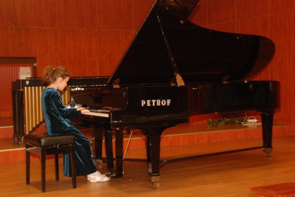 z-muzyka-i-czerwona-roza-do-lata-28357
