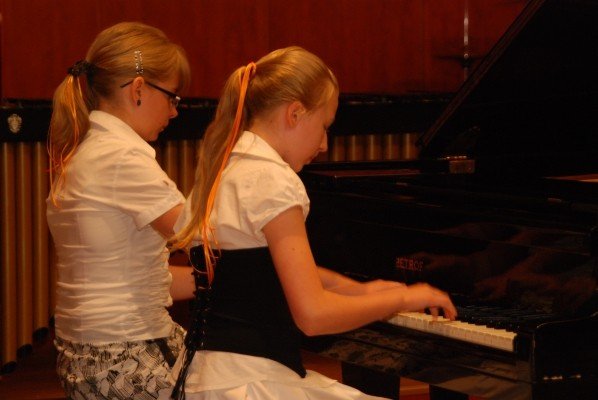 z-muzyka-i-czerwona-roza-do-lata-28357