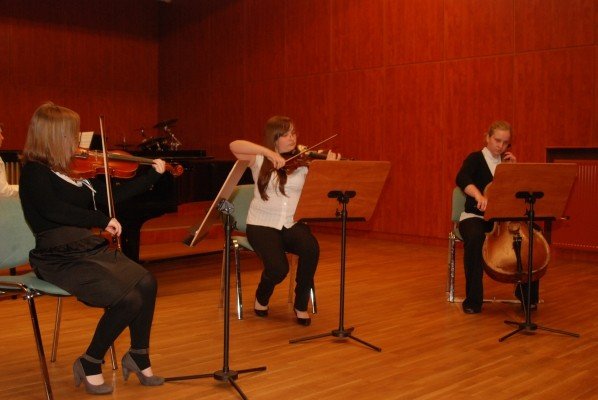 z-muzyka-i-czerwona-roza-do-lata-28357