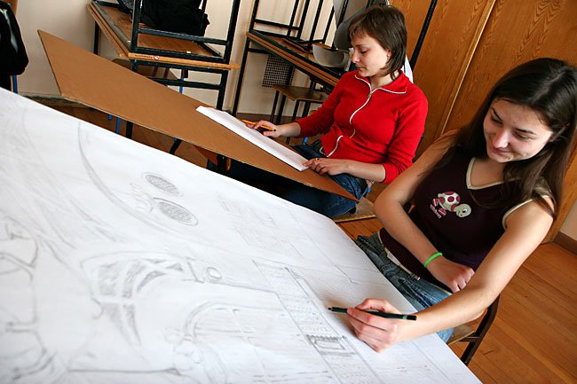Na razie uczestnicy warsztatów pracują na pożyczonych materiałach.