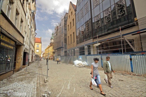 Zdaniem radnego Miedzieńskiego – kostka przy Pasażu Grodzkim położona jest wyjątkowo niestarannie.