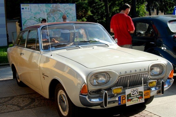 wehikuy-z-dusza-na-placu-piastowskim-28536