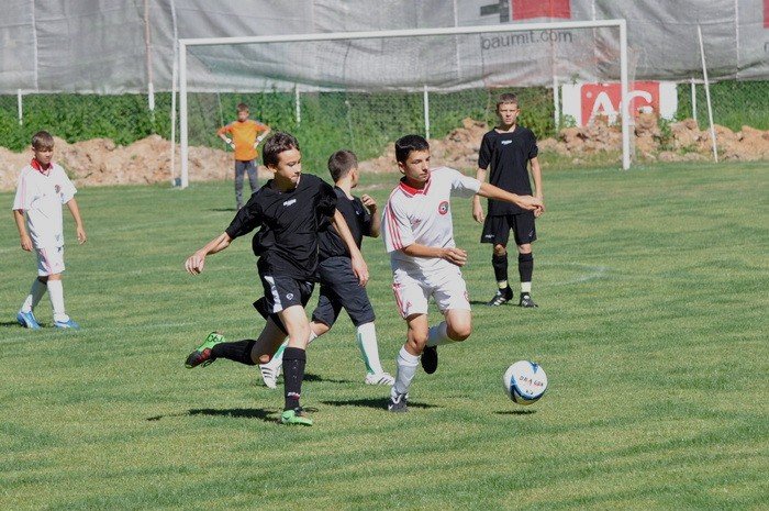 jeleniogorzanie-grali-z-partizanem-28679