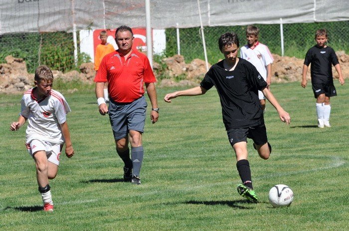 jeleniogorzanie-grali-z-partizanem-28679