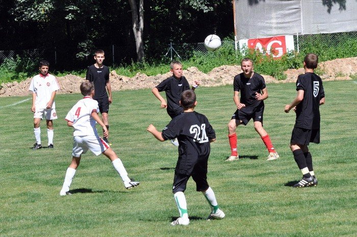 jeleniogorzanie-grali-z-partizanem-28679