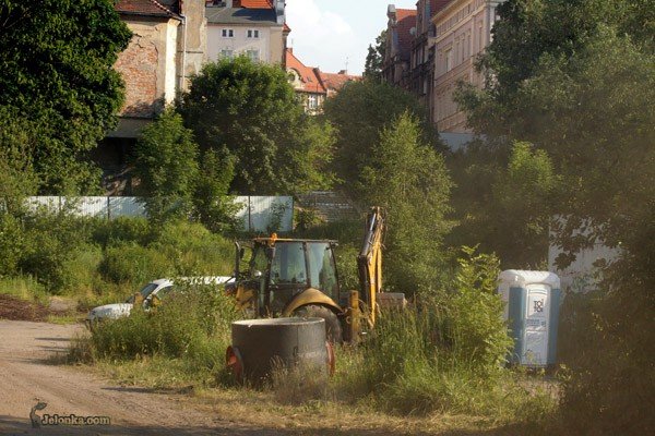 Czy będąca wciąż jeszcze bytem wirtualnym galeria Focus Mall da szansę jeleniogórskiej drobnej przedsiębiorczości na zaistnienie, czy też raczej przyczni się do jej upadku?