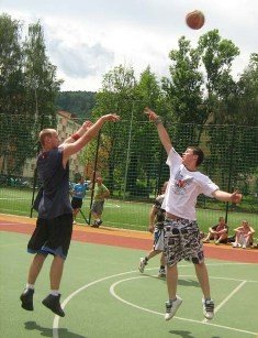 koszykarskie-trojki-zagraja-na-orliku-28778