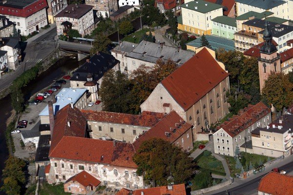 boj-firm-o-remont-byego-klasztoru-28862