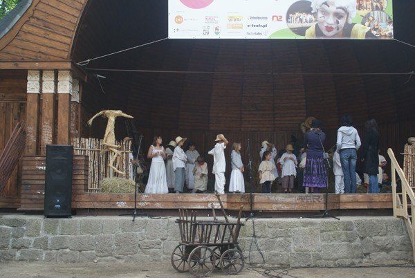 wjazd-matoka-do-muszli-koncertowej-28939