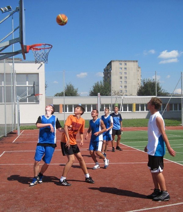 pierwszy-dzien-turnieju-koszykarskich-trojek-28951